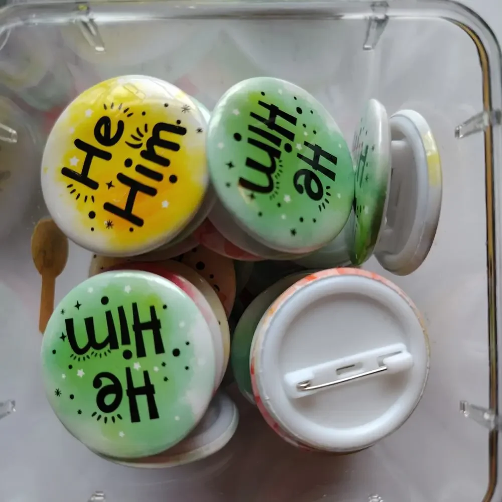CUTE BRIGHT AND LIGHT PRIDE PRONOUN PIN BUTTONS
